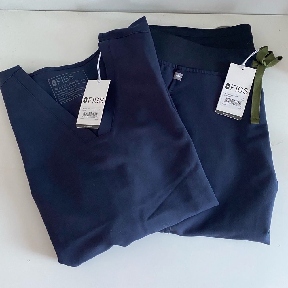 Figs scrub top
